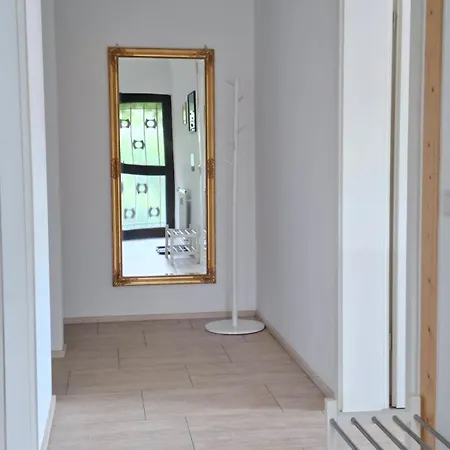 アパート Sonnenberg Im Haus Frey 2 Bedroom Kueche, Bad, Parken ラインスヴァイラー