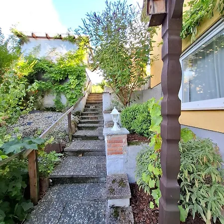 アパート Sonnenberg Im Haus Frey 2 Bedroom Kueche, Bad, Parken ラインスヴァイラー